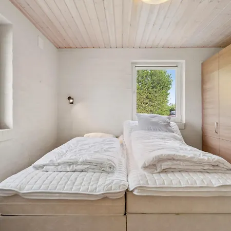 Semesterbostad Lovely In With Kitchen Ansager